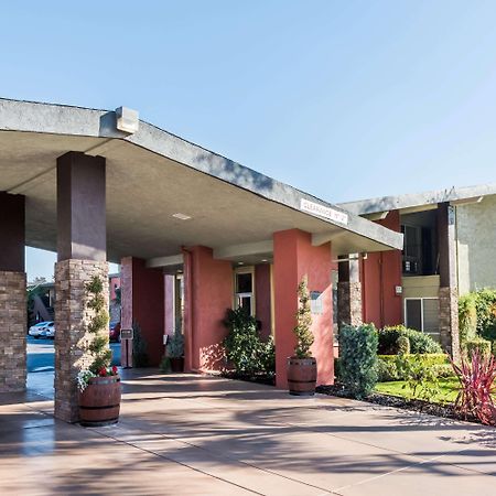Days Inn & Suites By Wyndham Lodi Exterior foto