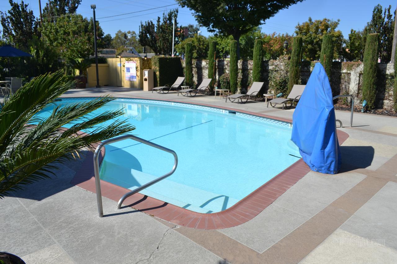 Days Inn & Suites By Wyndham Lodi Exterior foto