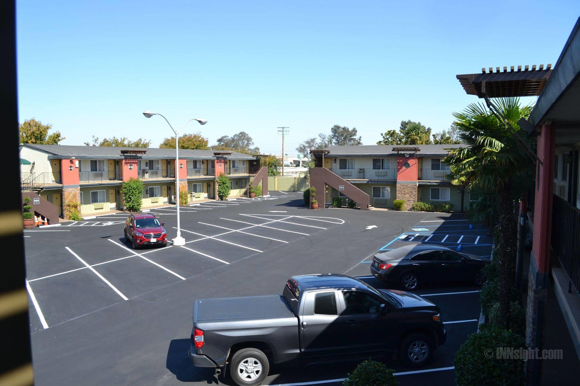 Days Inn & Suites By Wyndham Lodi Exterior foto