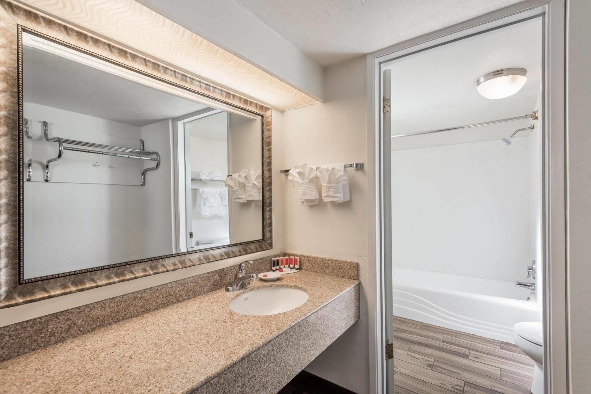 Days Inn & Suites By Wyndham Lodi Exterior foto