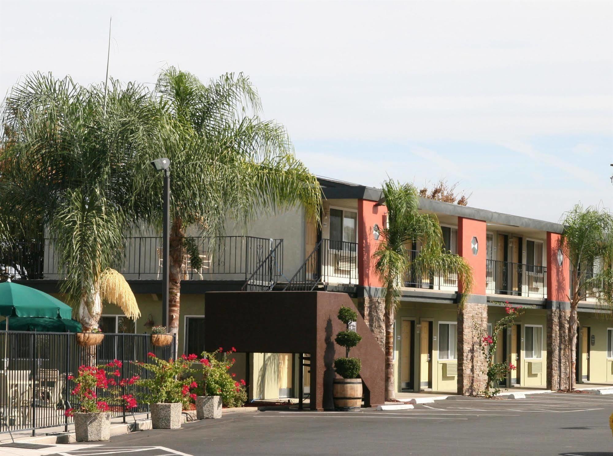 Days Inn & Suites By Wyndham Lodi Exterior foto